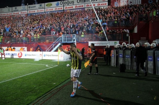 Trabzonspor - Fenerbahçe maçı tatil edildi 65