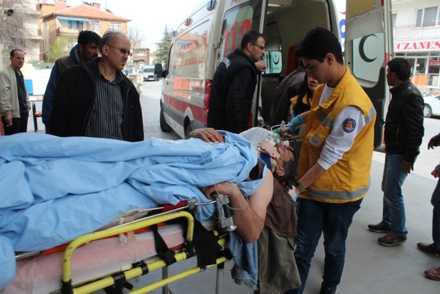 Konya'da iki kamyonet çarpıştı: 1 ölü, 7 yaralı 9