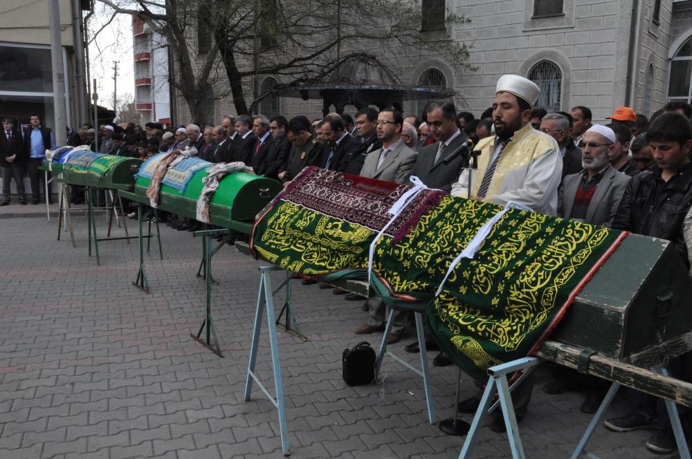 Konya'da kaza - Vefat eden 6 kişinin cenazesi toprağa verildi 10