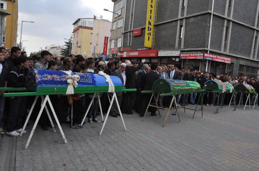 Konya'da kaza - Vefat eden 6 kişinin cenazesi toprağa verildi 2