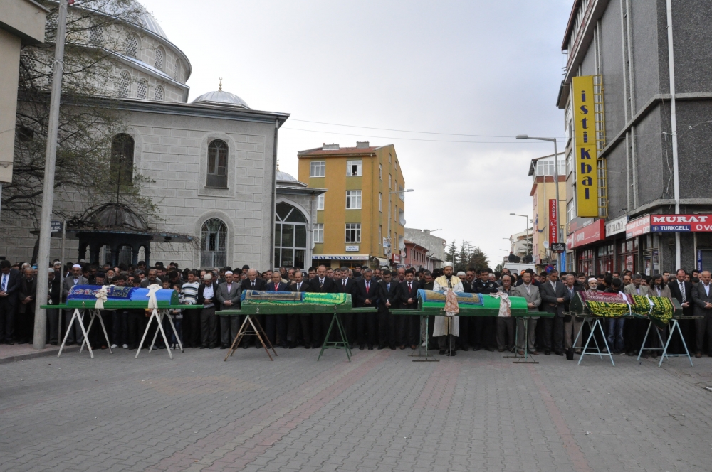 Konya'da kaza - Vefat eden 6 kişinin cenazesi toprağa verildi 8