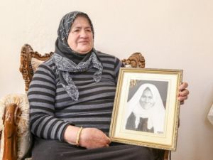 Anne Davutoğlu'nun fotoğrafını gözyaşlarıyla anlattı