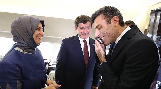 Başbakan Davutoğlu'nun rehinelerle kavuşma anı 1