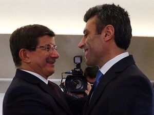 Başbakan Davutoğlu'nun rehinelerle kavuşma anı