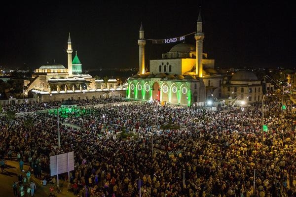Konyalı Kadir Gecesi'nde Mevlana Meydanı'na akın etti 11