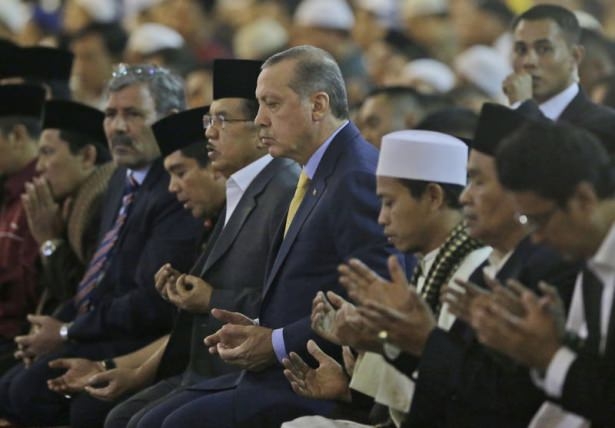 Erdoğan Endonezya'da Cuma namazı kıldı 4