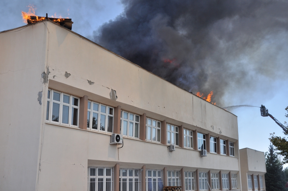Konya'da fakülte binasında yangın 5