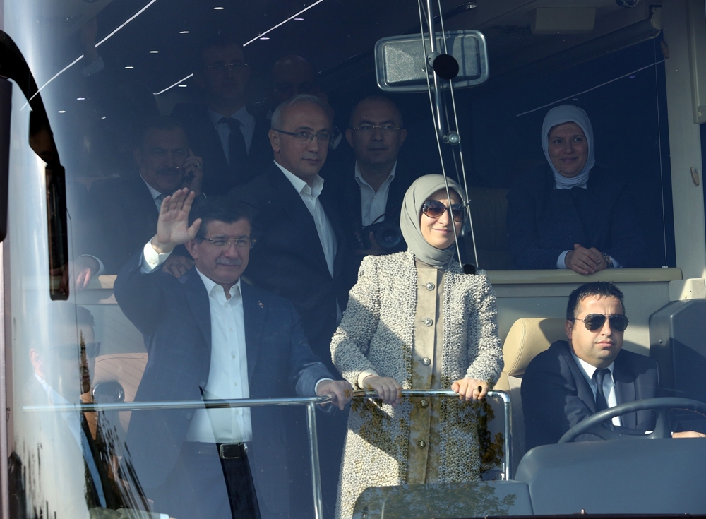 Başbakan Davutoğlu Konya'da halkı selamladı 9