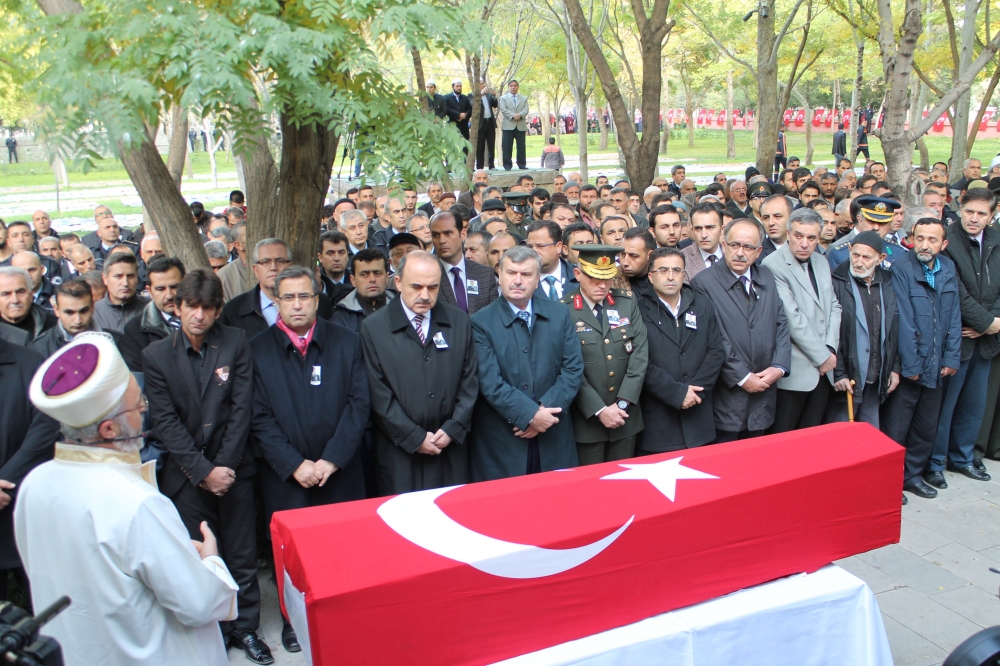 Şehit polis son yolculuğuna uğurlandı 15