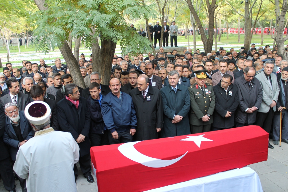 Şehit polis son yolculuğuna uğurlandı 18