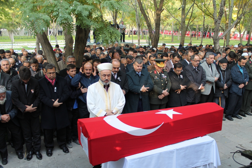 Şehit polis son yolculuğuna uğurlandı 19