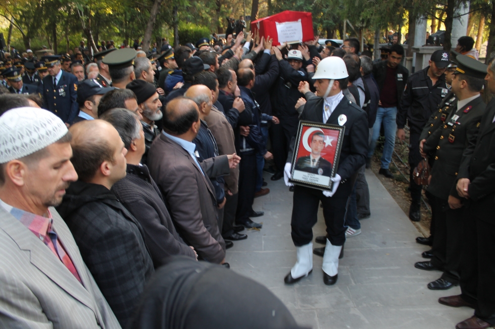 Şehit polis son yolculuğuna uğurlandı 23