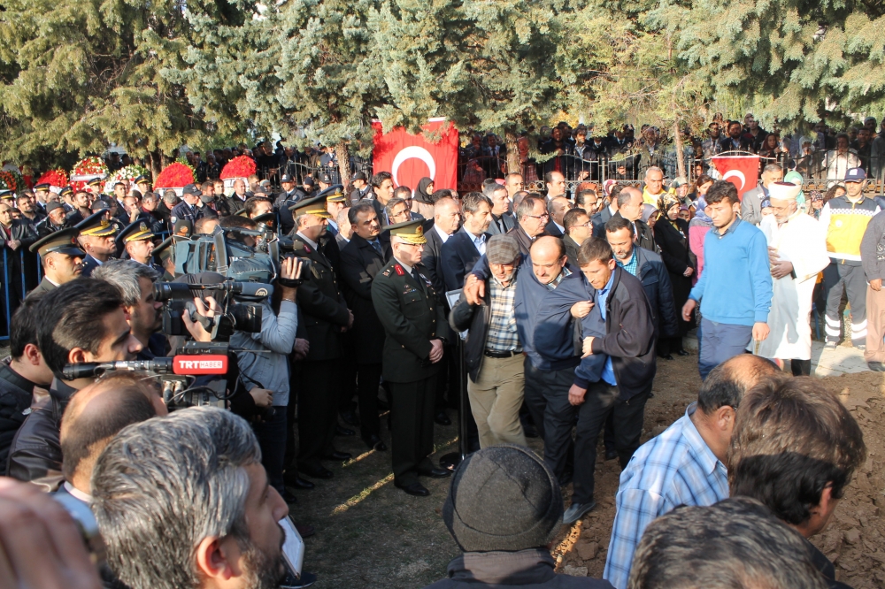 Şehit polis son yolculuğuna uğurlandı 27