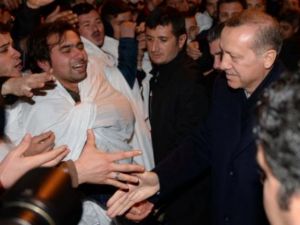 Başbakan Erdoğan'a Trabzon'da kefenli karşılama