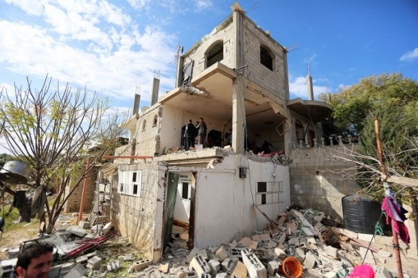 İsrail'in saldırısı evlerini başına yıktı 3
