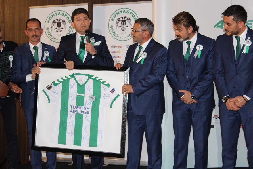 Atiker Konyaspor, sponsorlarını ödüllendirdi 47