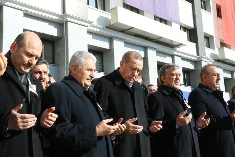 Şehitler için ilk tören İstanbul Emniyeti'nde 15