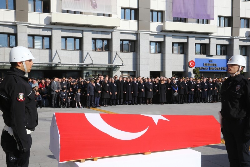 Şehitler için ilk tören İstanbul Emniyeti'nde 18