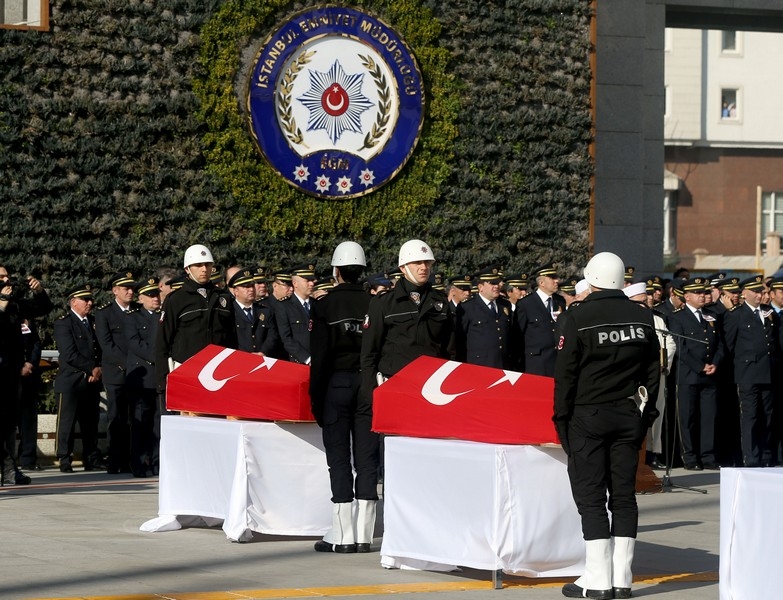 Şehitler için ilk tören İstanbul Emniyeti'nde 32