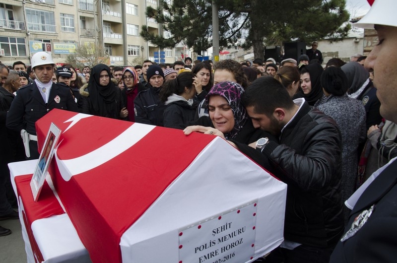 İkiz çocuk babası şehit polis Konya'da son yolculuğuna uğurlandı 10