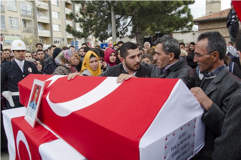 İkiz çocuk babası şehit polis Konya'da son yolculuğuna uğurlandı 12