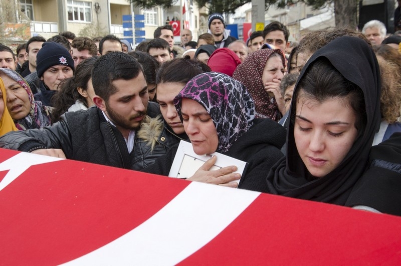 İkiz çocuk babası şehit polis Konya'da son yolculuğuna uğurlandı 13
