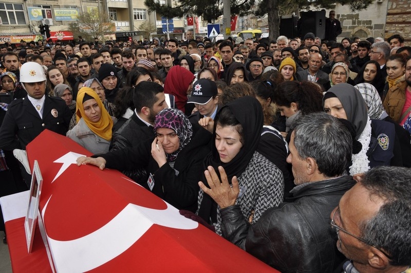 İkiz çocuk babası şehit polis Konya'da son yolculuğuna uğurlandı 16
