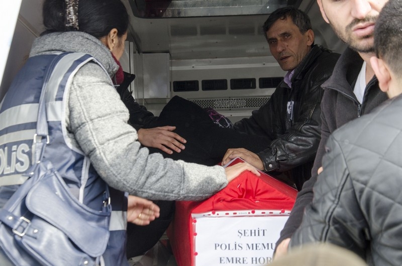 İkiz çocuk babası şehit polis Konya'da son yolculuğuna uğurlandı 2