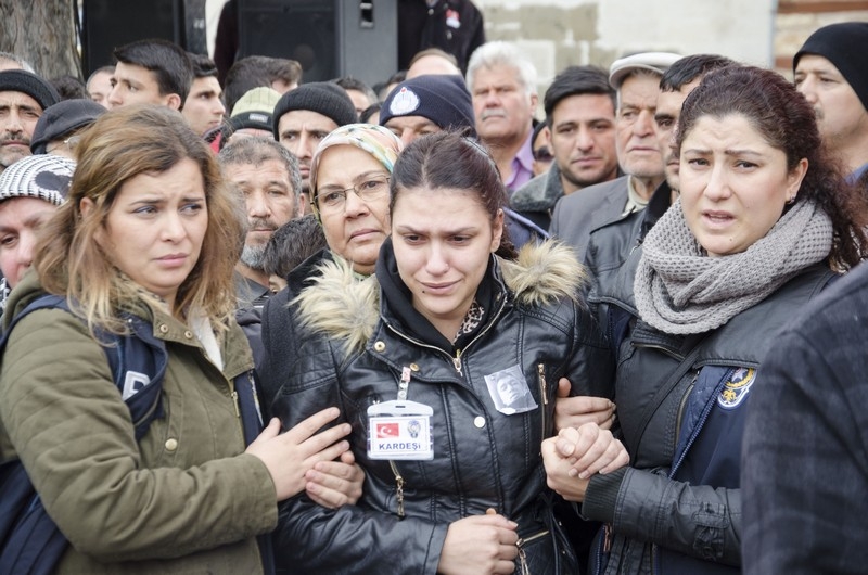 İkiz çocuk babası şehit polis Konya'da son yolculuğuna uğurlandı 7