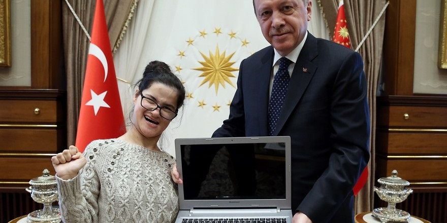 Erdoğan'ın portresini çizen Gülşah Külliye'de