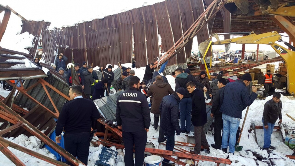 Konya'da kapalı pazar yerindeki göçükten kareler 6