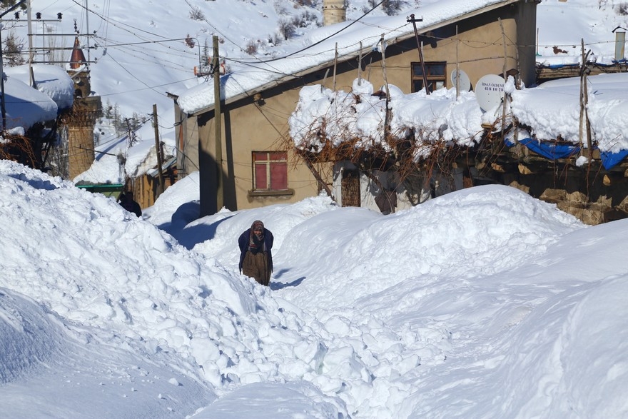 Konya'nın bu ilçesinde kar kalınlığı 3 metreyi aştı 1