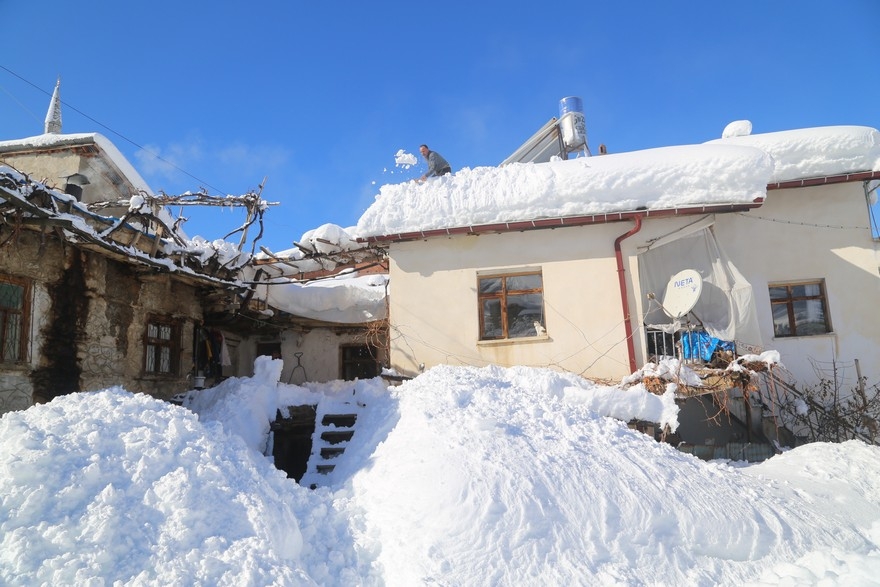 Konya'nın bu ilçesinde kar kalınlığı 3 metreyi aştı 7