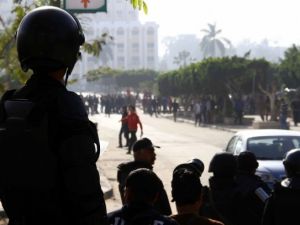 Ezher'de darbe karşıtlarına polis müdahalesi