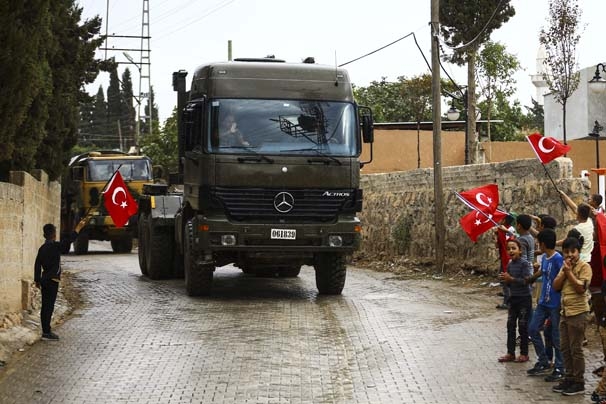 Tüm evleri Türk bayraklarıyla donatıp Mehmetçiği uğurladılar 10