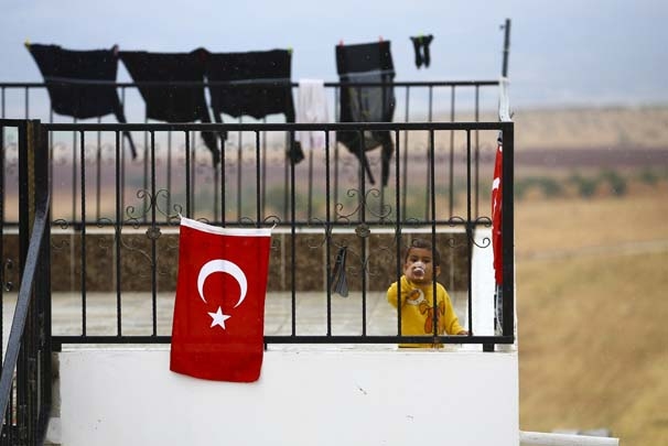 Tüm evleri Türk bayraklarıyla donatıp Mehmetçiği uğurladılar 2