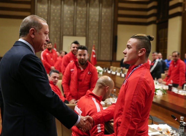 Cumhurbaşkanı Erdoğan'dan anlamlı kabul 21