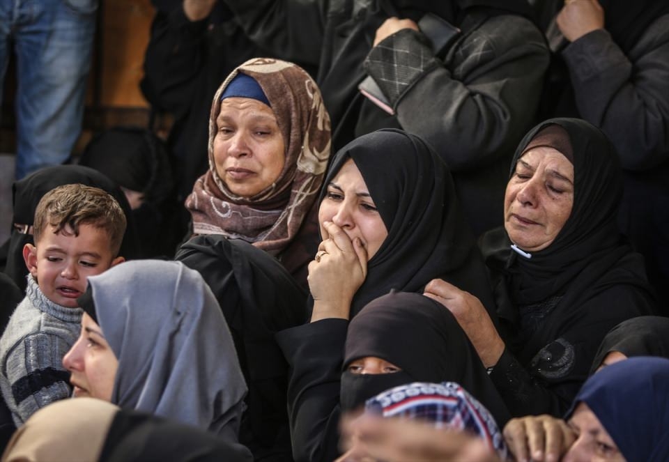 Çığlıklar yükseliyor! Gazze şehitlerini uğurluyor 17