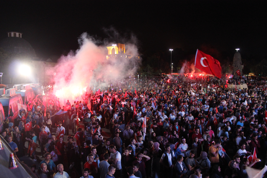 Erdoğan'ın zaferi Konya Kılıçarslan Şehir Meydanı'nda kutlandı 23