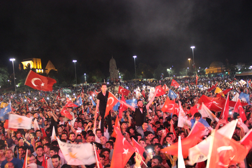 Erdoğan'ın zaferi Konya Kılıçarslan Şehir Meydanı'nda kutlandı 25
