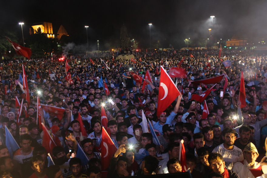 Erdoğan'ın zaferi Konya Kılıçarslan Şehir Meydanı'nda kutlandı 28