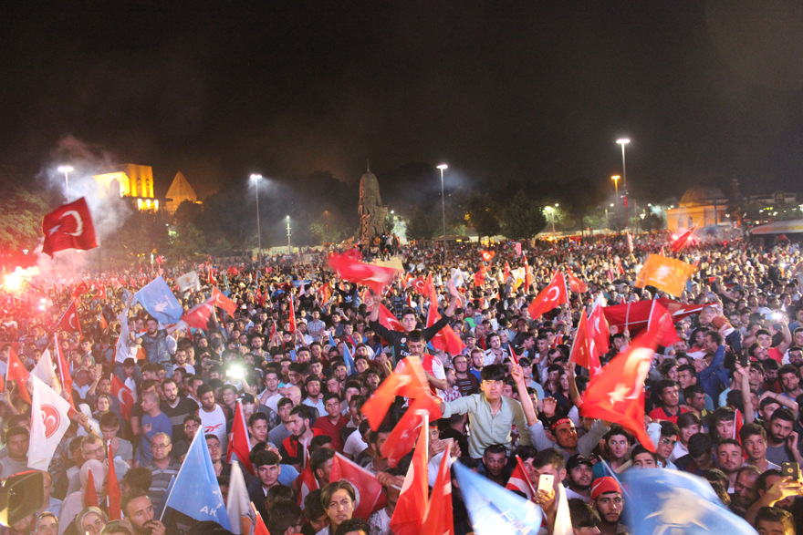 Erdoğan'ın zaferi Konya Kılıçarslan Şehir Meydanı'nda kutlandı 30