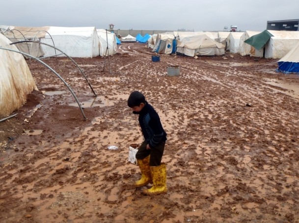 Suriyelilerin yeni yılda yağmur ve çamurla imtihanı 10