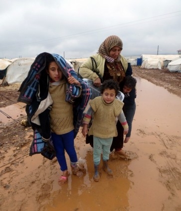Suriyelilerin yeni yılda yağmur ve çamurla imtihanı 2