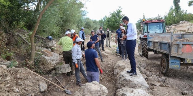 Aizanoi Antik Kenti’nde incelemelerde bulundu