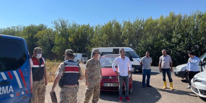 Malzeme çalan hırsız kurtulmak için jandarmaya sığındı