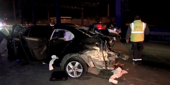 Kaza yapan sürücüye yardım için gelenlere otomobil çarptı: 1 ölü