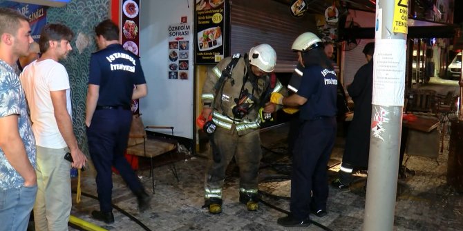 Kadıköy'de 3 katlı restoranda patlama sonrası yangın