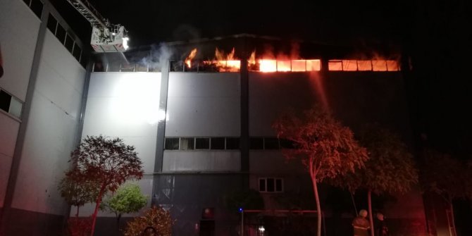 İzmir’de orman ürünleri depo ve atölyesinde yangın