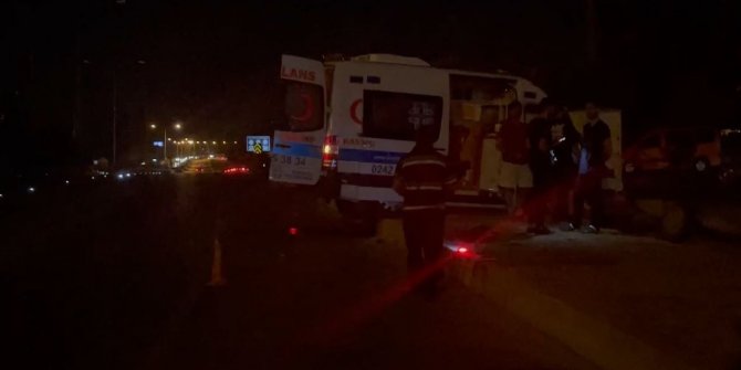 Ambulansla hafif ticari araç çarpıştı: 1 yaralı